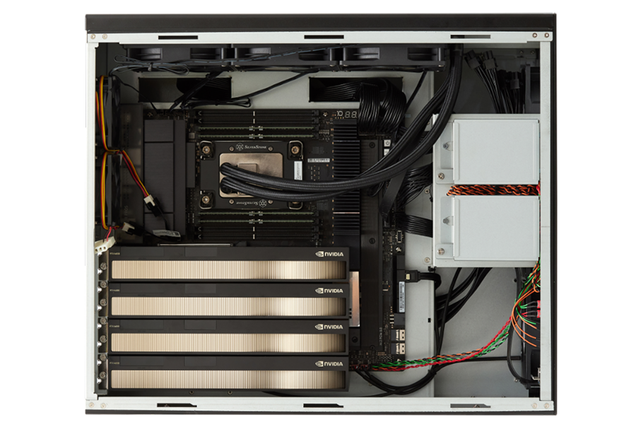 最大4基のハイエンドGPUを搭載